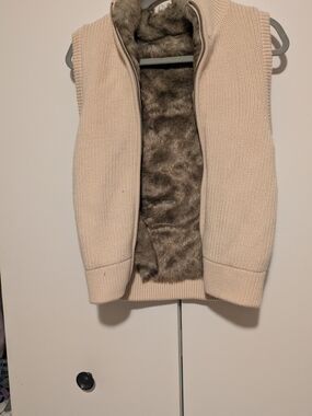 Source Unknown Cream Knit Vest with Faux Fur Lining
